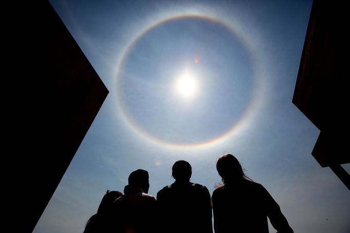 JOHANNESBURG, SOUTH AFRICA - November 1 (SOUTH AFRICA, UAE, BRAZIL AND TURKEY OUT): South Africans were surprised to see a rainbow wrapped around the sun, almost like a halo, at around 10am on 1 November, 2010 in the sky over Johannesburg, South Africa. This phenomenon is called a sundog. The rings around the sun are caused by ice crystals within thin cirrus clouds, the refraction causes light to shine into a ring. (Photo by The Times/Gallo Images/Getty Images)