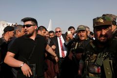 Útok IS v Kábulu zabil 14 lidí. Viceprezident, který se zrovna vracel z exilu, zraněn nebyl