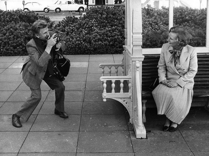 Takto ochotně Thatcherová pózovala fotoreportérovi deníku Times v roce 1978.