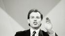 Mladý Tony Blair hovoří na konferenci labouristů v Blackpoolu v roce 1992.