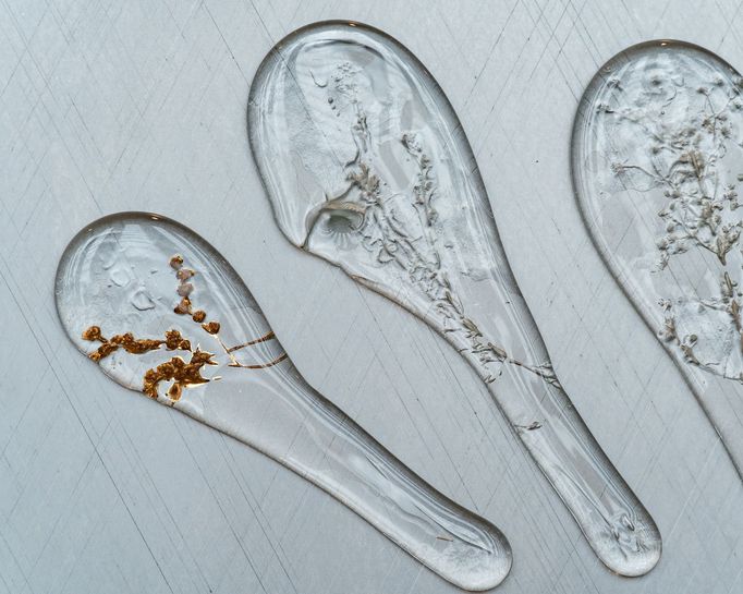 Sídlo OSN v New Yorku se může chlubit kusem českého umění. Za účasti prezidenta Petra Pavla byl slavnostně odhalen dar v podobě skleněné instalace Herbarium.