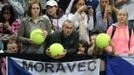 Česká tenistka Petra Kvitová v utkání Fed Cupu 2012 proti Srbce Aně Ivanovičové.