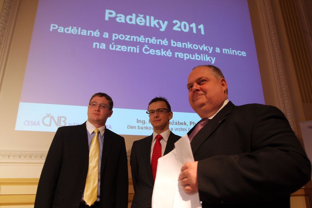 ČNB ukázala padělky za rok 2011