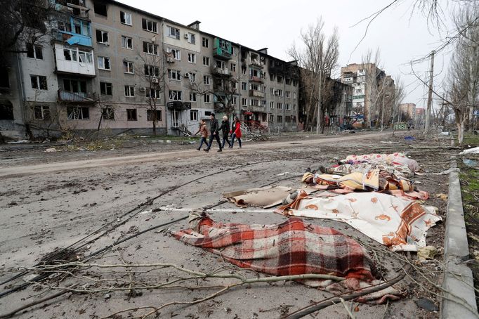 Záběr z přístavního města Mariupol na Ukrajině, které čelí ruské invazi a ničivému bombardování. 17. 4. 2022