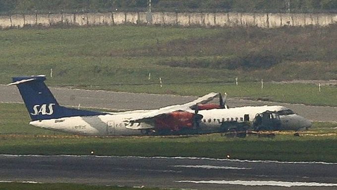 Letadlo Skandinávských aerolinií po nehodě na letišti ve Vilniusu
