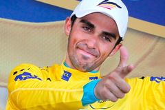 Contador se oblékl do žlutého. Schleck mu za to spílal