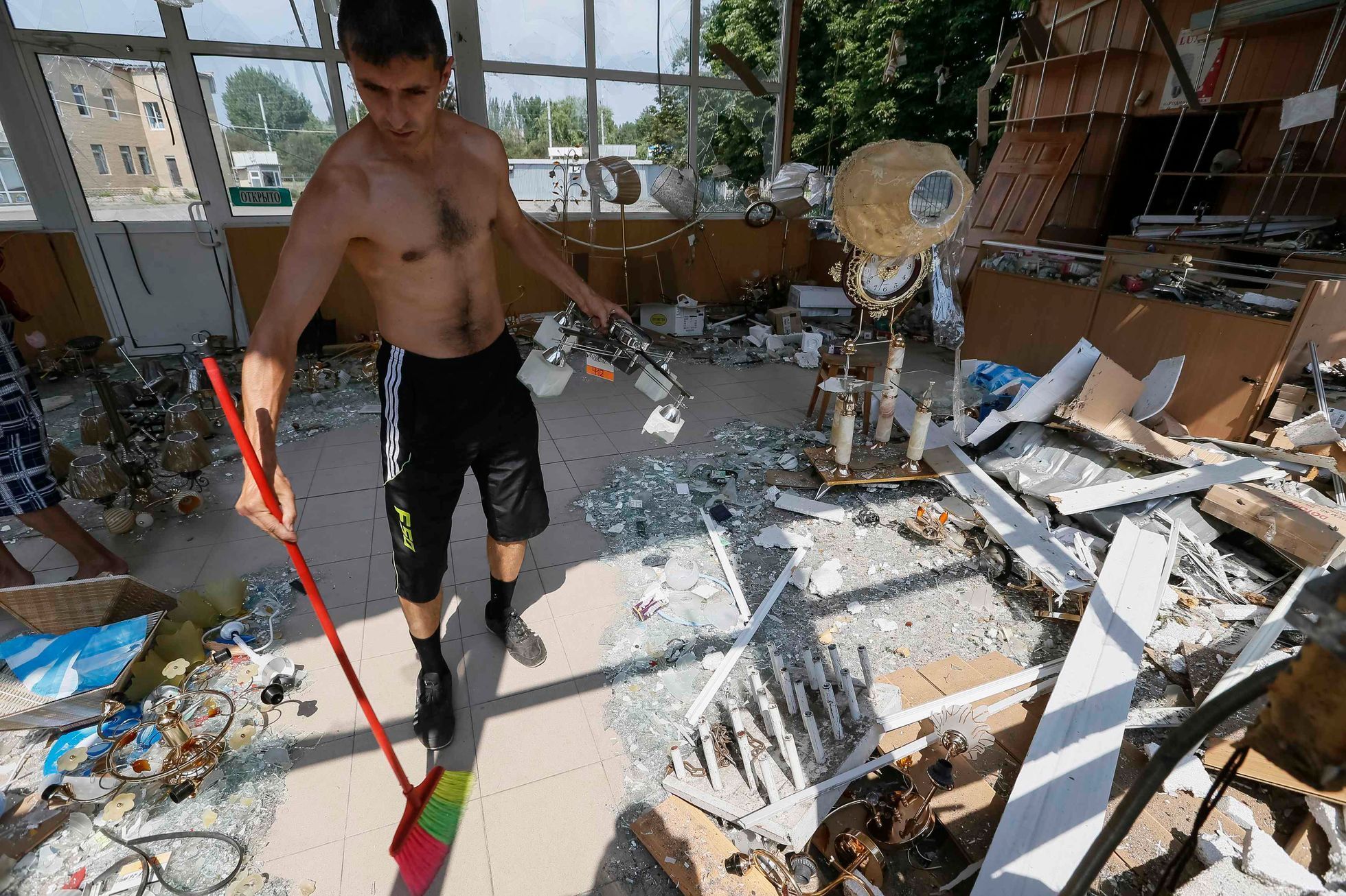 Ukrajina - Slavjansk - zničený obchod