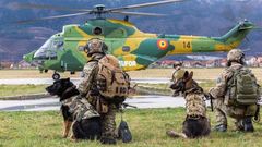 Vojáci mají stále problémy s dodávkami batohů. Fotka z operace EUFOR ALTHEA, Bosna a Hercegovina, květen 2025.