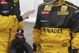 Instrukce od člena týmu Renault.