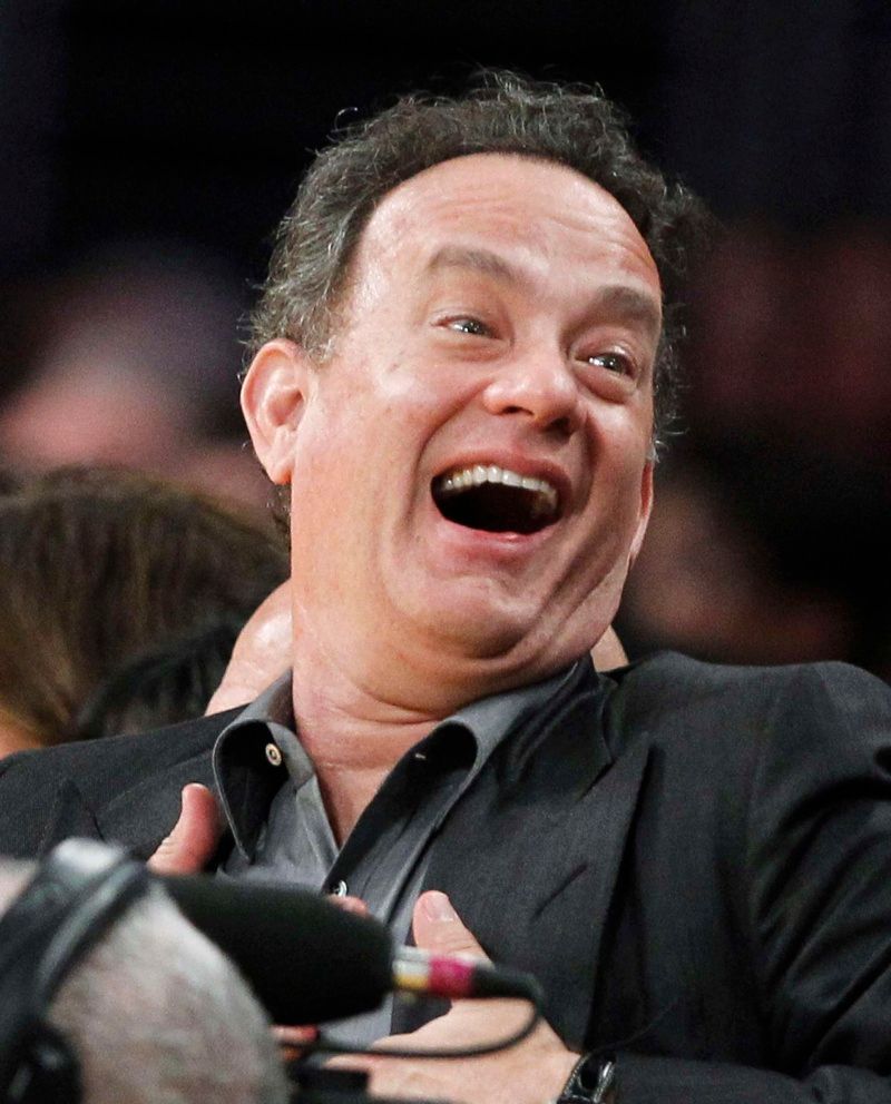 Celebrity na basketbalovém zápase fandí Los Angeles Lakers - Tom Hanks