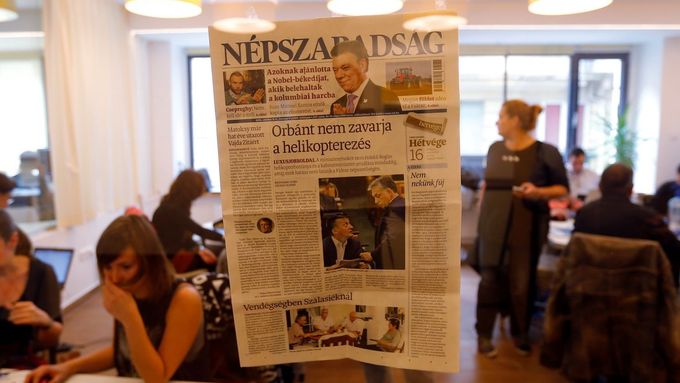 Poslední vydání maďarského levicového listu Népszabadság, jehož vydávání bylo ze dne na den ukončeno.