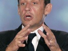 Sarkozy ustoupit nechce