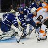 NHL: Toronto-Philadelphia: Antoine Bibeau, Roman Polák (46) - Jason Akeson (42)