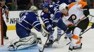 NHL: Toronto-Philadelphia: Antoine Bibeau, Roman Polákk (46) - Jason Akeson (42)