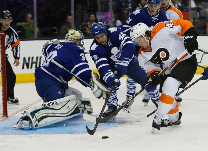 NHL: Toronto-Philadelphia: Antoine Bibeau, Roman Polákk (46) - Jason Akeson (42)