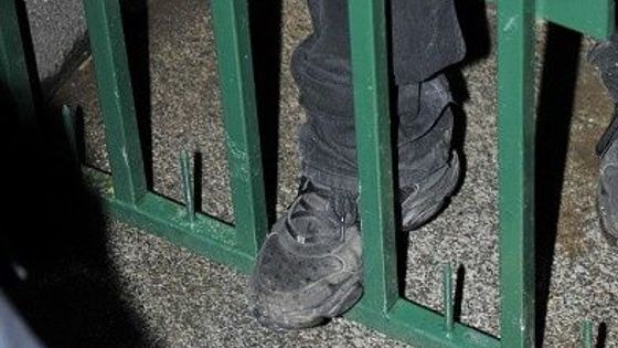 Muž se nabodl na ocelový hrot. Hasiči ho odvezli i s brankou