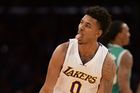 Video: Young sebral míč spoluhráči a trojkou zařídil výhru Lakers