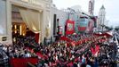 Zalidněný červený koberec před Kodak Theatre patří k symbolům Oscarů, kteří letos ohlásili novou show se spoustou změn