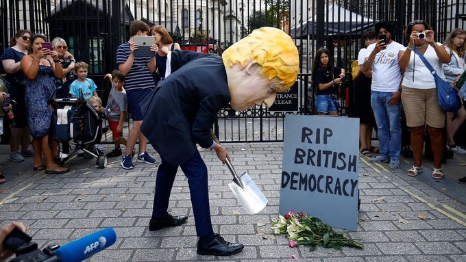 Demonstrace proti rozhodnutí premiéra Borise Johnsona pozastavit fungování parlamentu