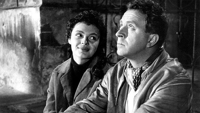 Jana Hlaváčová prvně hrála Mefistofelu v komedii Kam čert nemůže režiséra Zdeňka Podskalského z roku 1959.