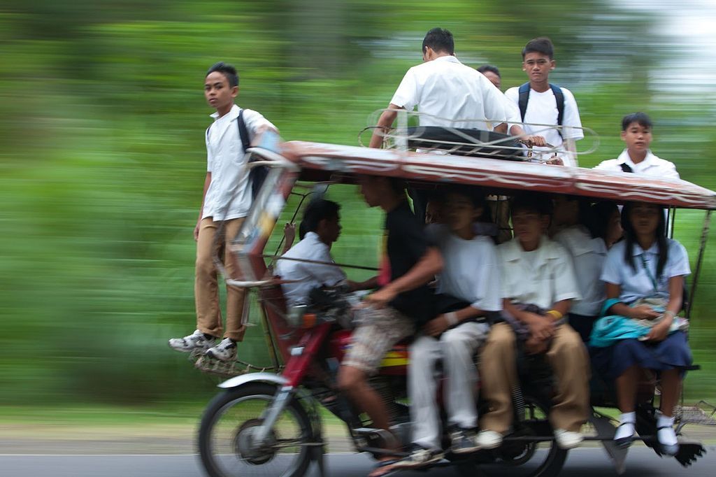 Ne pro články! Fotogalerie: Přetížení navzdory. Tak se v dopravě riskuje s nadměrným nákladem. / Filipíny