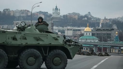 Ukrajinská armáda se připravuje na obranu Kyjeva. 25. února 2022