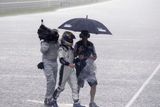 Malajsie - divný závod. Kvůli dešti byl ukončen brzy a body se dělily. Jako ten Nico Rosberga