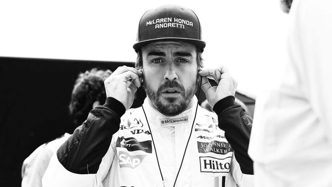 Fernando Alonso si IndyCar vyzkoušel loni v závodě 500 mil v Indianapolisu.