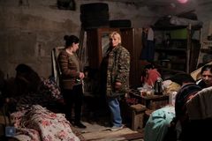 Všichni jsou v krytech, stále slyšíme ostřelování, líčí žena z Náhorního Karabachu