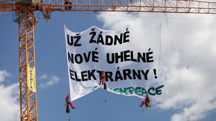 Ústavní soud se zastal Greenpeace ve sporu o parodické video kritizující ČEZ