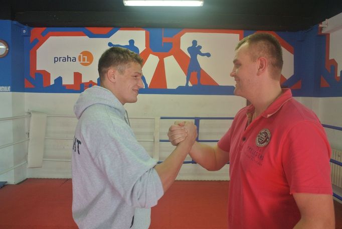 Příprava Daniel Táborský a Pavel Šour na vzájemný boxerský duel