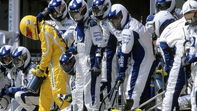 Do formule 1 by se od roku 2017 měli vrátit muži s tankovacími hadicemi, protože bossově šampionátu chtějí návrat doplňování paliva během závodů.