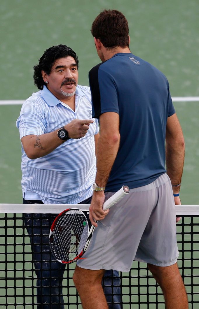 Maradona hraje tenis v Dubaji