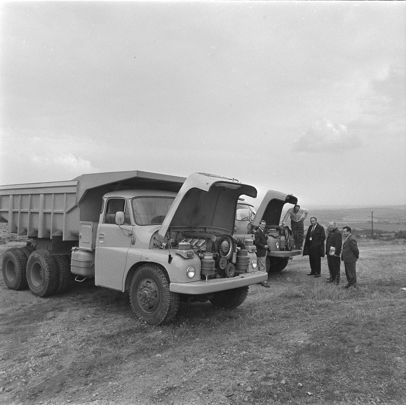 Tatra 148