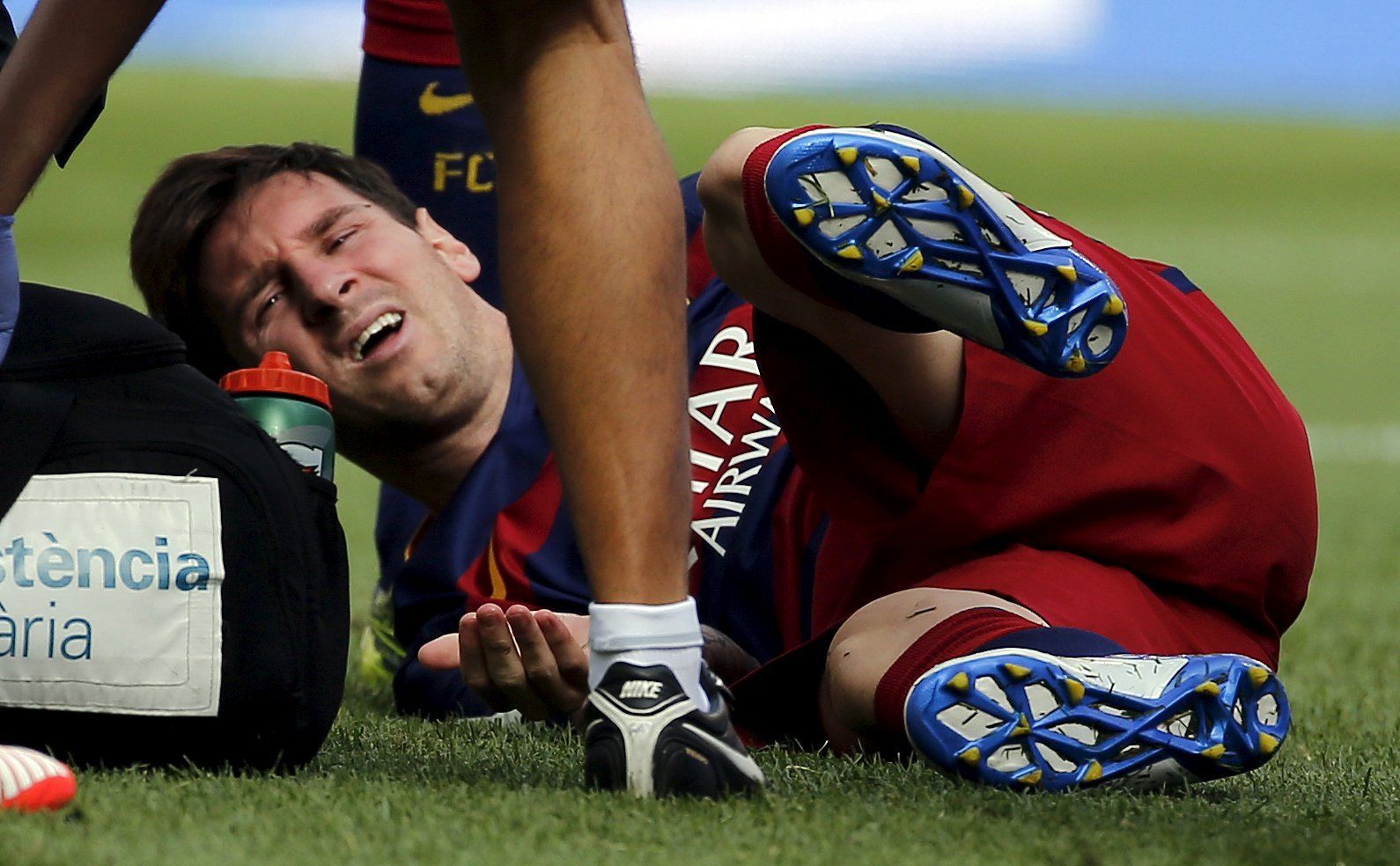 Zraněný Lionel Messi v šestém kole španělské La ligy proti Las Palmas.