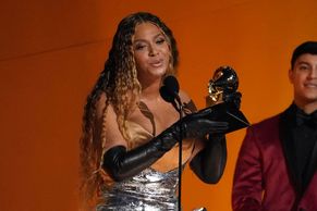 Beyoncé má nejvíc Grammy v dějinách, album roku ale natočil Harry Styles