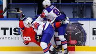 Ondřej Beránek, Josh Doan a Frank Nazar v zápase MS 2025 Česko - USA
