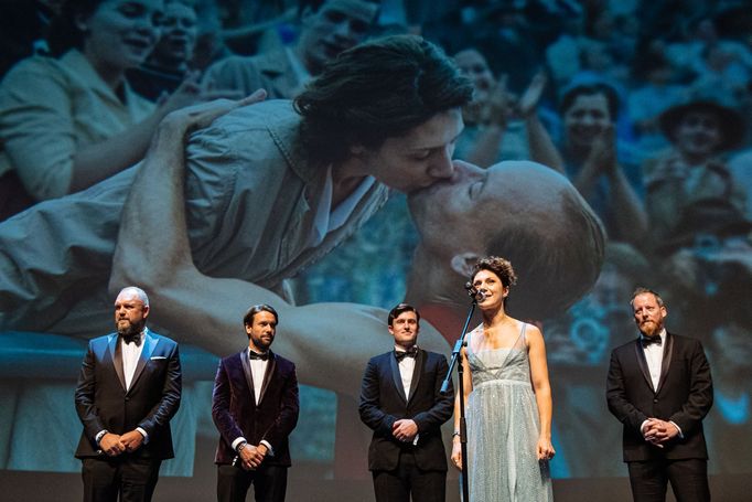 Delegace filmu Zátopek: zleva David Ondříček, Václav Neužil, James Frecheville, Martha Issová a Kryštof Mucha.