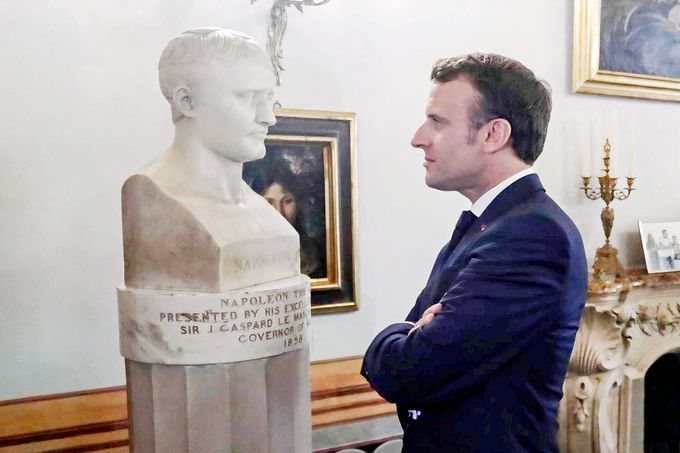 Napoleon Bonaparte a Emmanuel Macron.