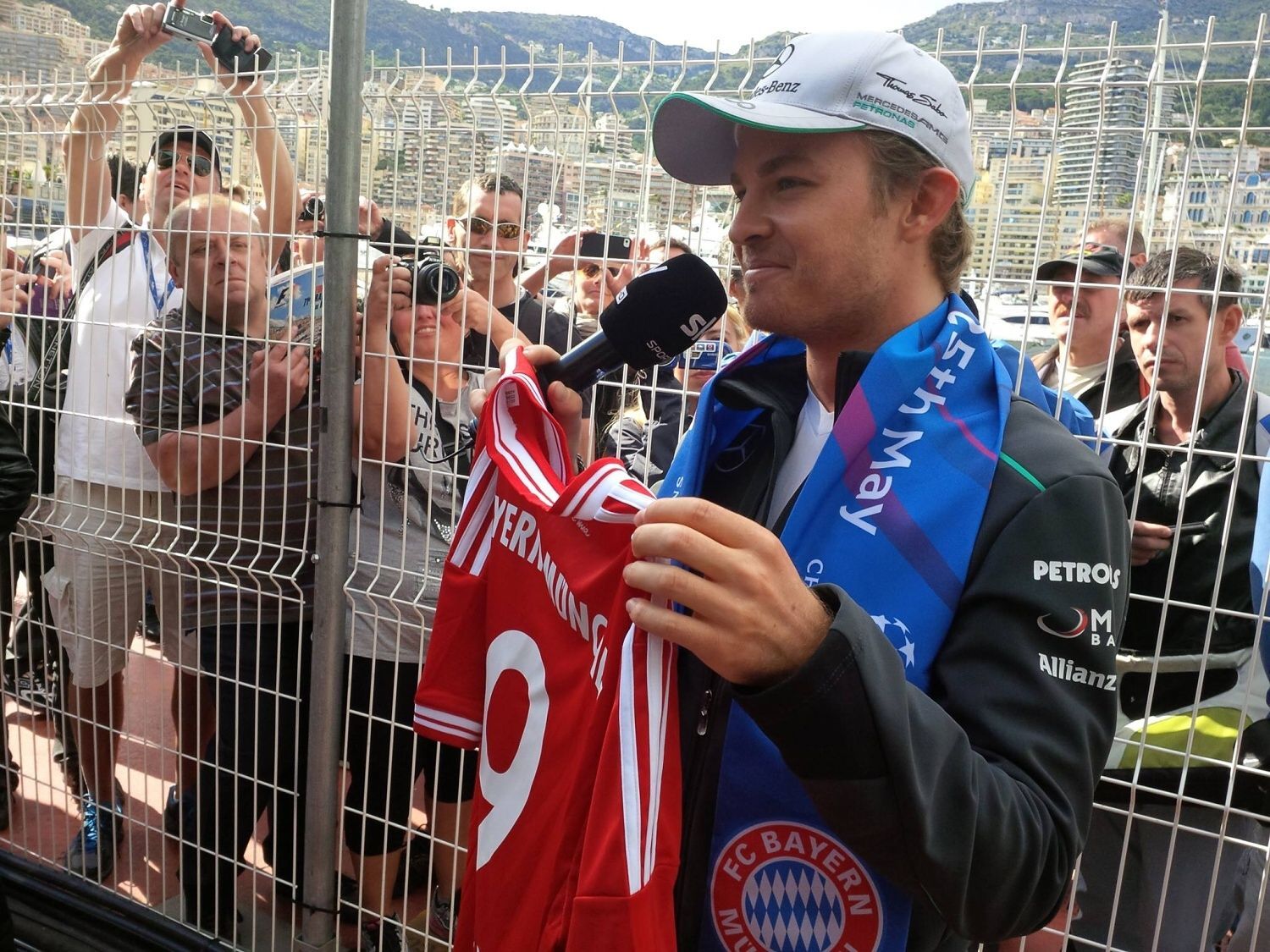 Nico Rosberg s dresem Bayernu Mnichov