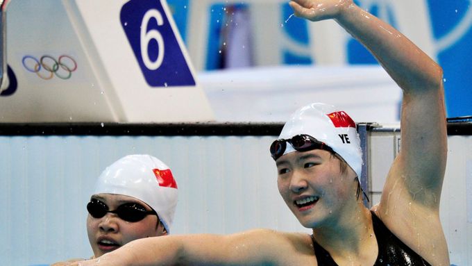 Jie Š'-wen, vítězka polohového závodu na 400 m, zaplavala v něm mimořádný světový rekord