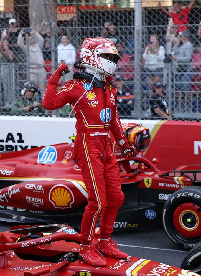 Charles Leclerc z Ferrari slaví triumf ve VC Monaka F1 2024