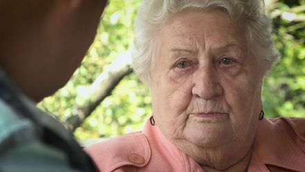 S otcem jsme se rozloučili tajně. Na okamžik odkryli tělo, vzpomíná Růžena Valčíková