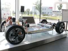 Baterie Audi e-Tron váží i s chlazením 700 kg 