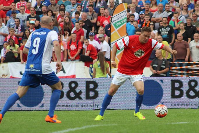 Petr Švancara se v sobotu rozloučil na legendárním fotbalovém stadionu Za Lužánkami se svojí kariérou. Na exhibici dorazily desetitisíce lidí.