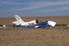 Při pádu práškovacího letadla u Chrudimi zemřel pilot