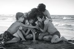 Netflix mění strategii. Nové filmy bratří Coenů či Cuaróna uvede nejprve v kinech