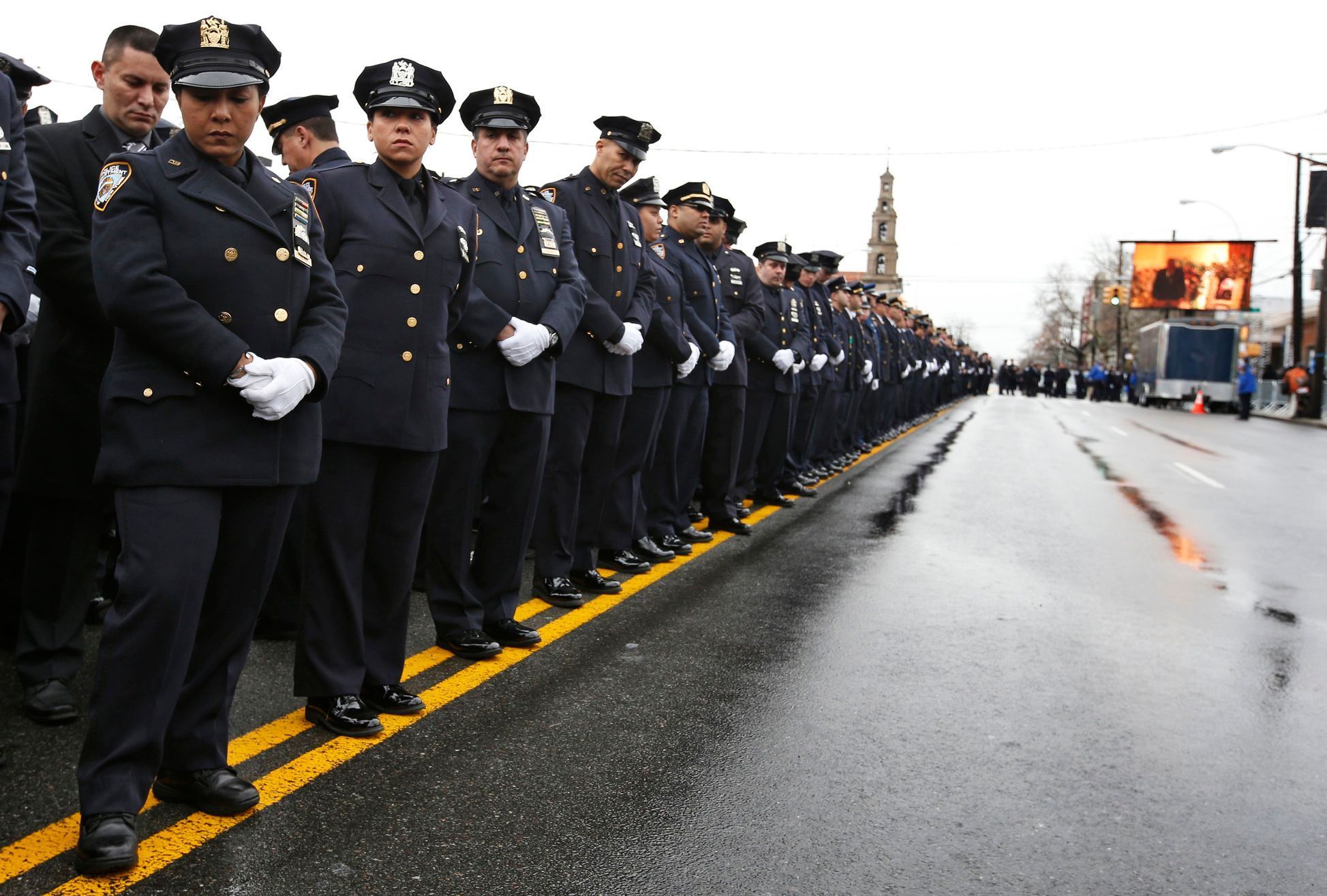 Newyorští policisté se otáčejí zády ke starostovi