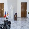 Miloš Zeman oznámil kandidaturu na prezidenta - jeho TK, aktivisté před Hradem
