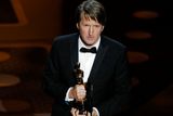 Letošního Oscara za nejlepší film získal snímek Králova řeč. Zlatá soška na snímku v rukou režiséra filmu Toma Hoopera.